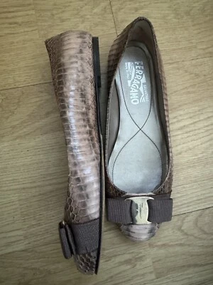 Auténticos Zapatos Planos Salvatore Ferragamo Mujer Piel de Serpiente Estampado Animal Talla 5.5 C Logo Foto 1 de 4