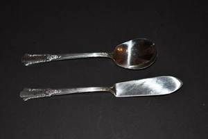 Wm. Rogers Treasure 1940 Silver Plate Sugar Spoon & Butter Knife - Picture 1 of 3