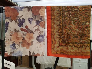 2 Vintage Damen Schals 78 x 78 tadellos, geblümt / italienisches Paisley Krawattenhalter - Bild 1 von 6
