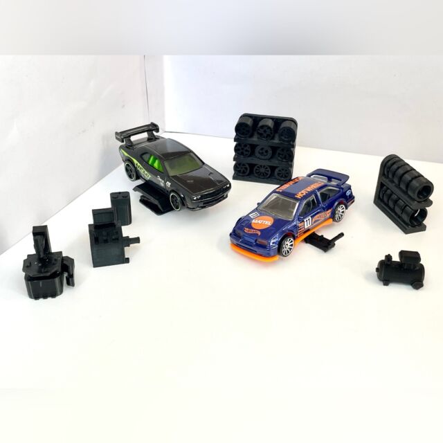 Hot Wheels HW Ultimate Garage Playset with 2 Toy Cars, Stores 100+ 1:64  Scale Vehicles 