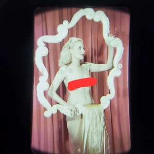Modelo Pinup Burlesque Años 50 Mujer 35mm Película Diapositiva Topless Nips Marco Artístico - Imagen 1 de 3