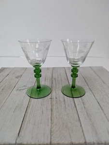 Juego de 2 copas de cóctel vintage de 5" con tallo verde - Imagen 1 de 6