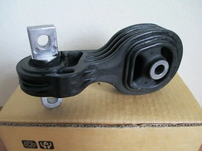 FITS: 2012-2016  HONDA CR-V 2.4L - TORQUE STRUT RIGHT UPPER SIDE ENGINE MOUNT. - Image 1 of 4