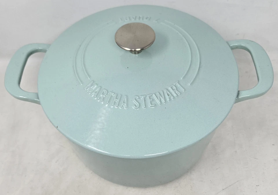 Forno holandês Martha Stewart Gatwick 7 qt esmalte ferro fundido quarto azul com tampa - Imagem 1 de 4