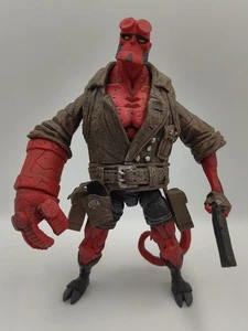 Hellboy Mezco Hellboy With Rocket Pack Figure - FREEPOST - Picture 1 of 5
