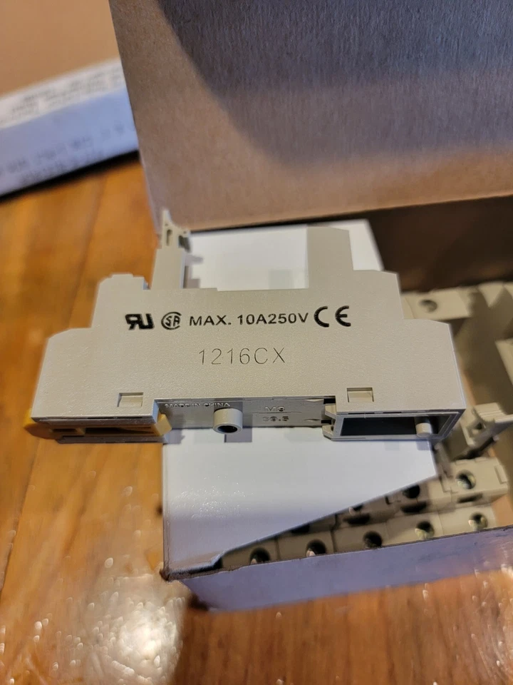 Grainger Relay Socket Box Of 10 6C898 NOS - Image 1 of 3