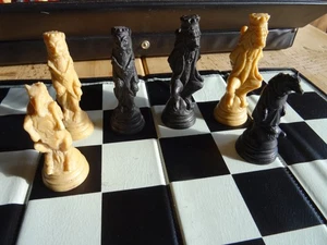 Vintage 1970s Studio Anne Carlton REYNARD THE FOX Chess Set A110 CASE & BOARD - Picture 1 of 20