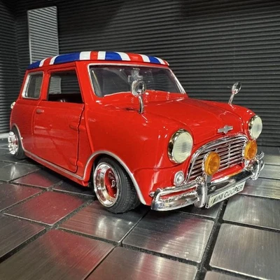 Motor Max Mini Car 1/18 Mini Cooper Custom Diecast Model - Low Profile Wheels - Photo 1/4
