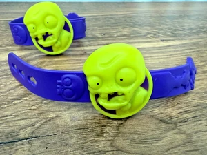 Plants vs Zombies Zombie Wristband Bracelet Lot of 2 Burger King Kids Meal Toy - Picture 1 of 3