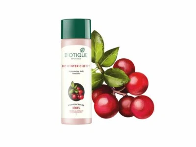 Loción nutritiva corporal aclaradora y rejuvenecedora Biotique de invierno cereza  Foto 1 de 3