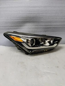 2017-2019 Hyundai Santa Fe OEM Passenger Side Headlight 92102B8520 - Picture 1 of 15
