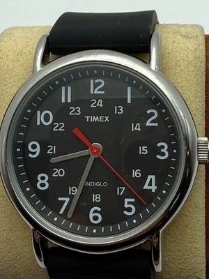 Timex Weekender Indiglo 38 毫米黑色表盘男士腕表 – 全新电池,新表带 — 第 1/4 张图片