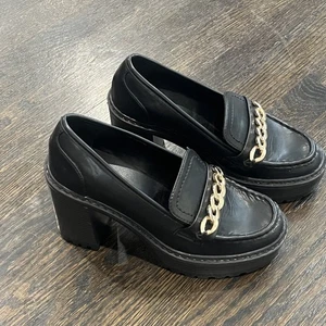 New York and Co Loafers Women's 8 Black Brooke Chunky Heel Shoes Gold Chain - Picture 1 of 7