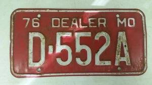 1976 MISSOURI Dealer License Plate D-552A - Picture 1 of 1