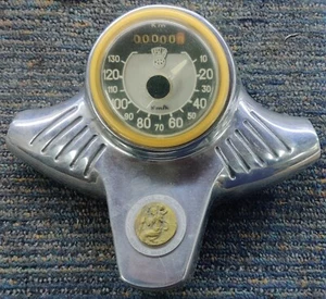 SUPPORTO PER TACHIMETRO VESPA FARO BASSO. CONTACHILOMETRI È GRATUITO NON FUNZ... - Foto 1 di 6