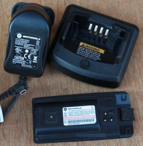 Motorola XTNI XTNID XTNI-D, Mains Charger Cradle RLN6332A & Genuine Battery - Zdjęcie 1 z 2