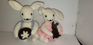 2 LINDOS JUEGOS DE COLECCIÓN CONEJITO DE PASCUA NIÑA NIÑO CHOCOLATE CONEJO HUEVO AMIGURUMI - Imagen 1 de 14