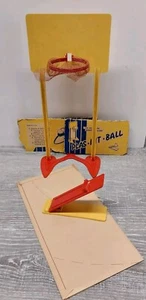 Kit de plástico de colección juguete de pelota en caja 1950 antiguo baloncesto plástico temprano - Imagen 1 de 5