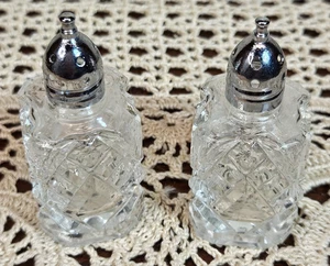 Vintage Crystal Set of Salt & Pepper Shakers w/ Silver Tone Tops (read) - Picture 1 of 7
