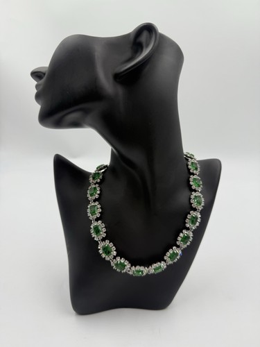 Collana Christian Dior 1972 con smeraldo e pietra di vetro