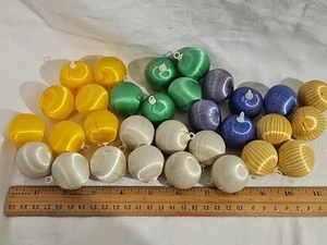 Vintage Mini Satin Seide gesponnen Weihnachtsschmuck 1" grün blau gold weiß Menge 31 - Bild 1 von 11