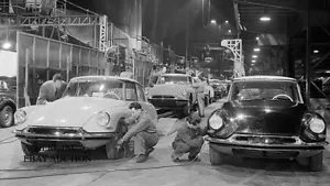 Citroën DS automobile catena di montaggio foto fotografia Citroen DS auto - Foto 1 di 1
