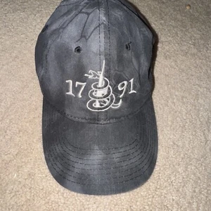 Don't Tread On Me 2nd Amendment Gun Embroidered One Size Fits All Baseball Hat - Picture 1 of 6