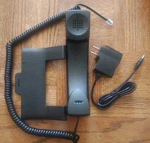 Polycom SoundPoint 2215-11010-001 HD Voz Carbón | Cargador de teléfono y soporte solamente - Imagen 1 de 4