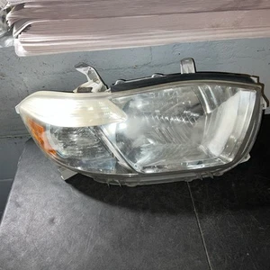 2008 - 2010 Toyota Highlander  Hybrid Left Driver Halogen Headlight - Picture 1 of 12