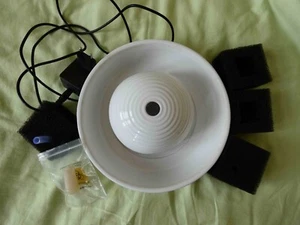 Trixie Trinkbrunnen Katze/Hund Keramik weiß gebraucht top Zustand 0,8l - Bild 1 von 2
