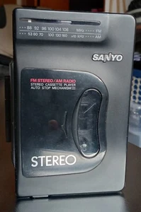 Stereo cassette player (Walkman) Sanyo MGR-701 - Imagen 1 de 9