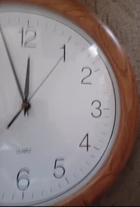 Beautiful and elegant clock quartz.wall Clock - Picture 1 of 5