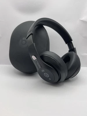Beats Studio3 Bluetooth Kopfhörer - Mattschwarz - Differenzbesteuert* - Bild 1 von 4