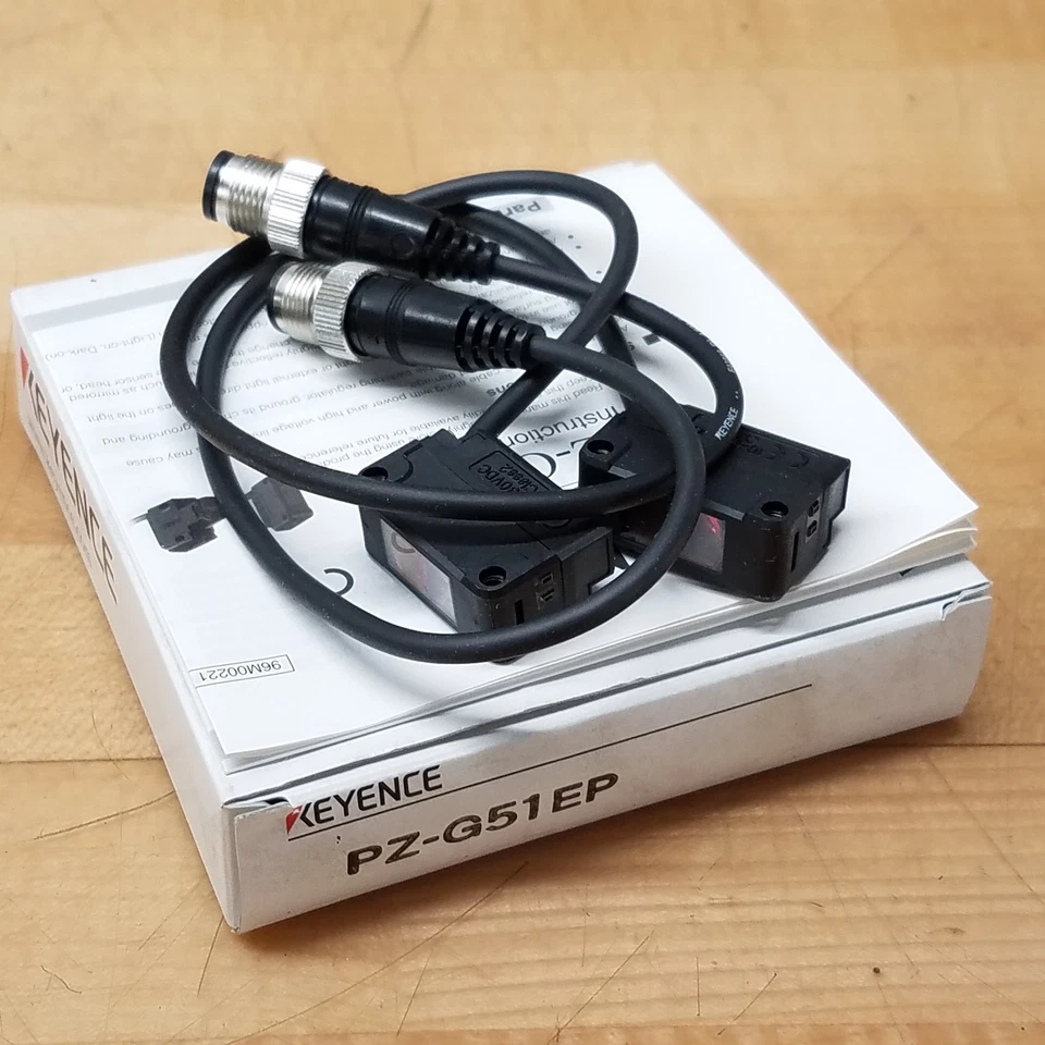Keyence PZ-G51EP Photoelectric Sensor, 10-30VDC, 20M Range - NEW - Image 1 of 4