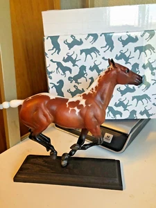 Breyer 2023 Collectors Club Gambler’s Choice, Santino (Bay Manchado Pinto) - Picture 1 of 5