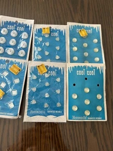 Vintage Buttons On Original Art Nouveaute Cards - See pics Retro - Picture 1 of 4