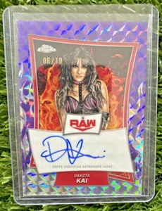 2025 Topps WWE Chrome DAKOTA KAI Purple Geometric Refractor On Card Auto /10 SSP - Bild 1 von 2