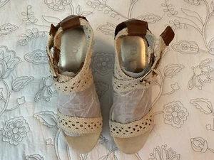 LADIES WEDGE SANDALS - NWT- SIZE 10 - IVORY PLATFORM/ WOVEN HEEL - Picture 1 of 7