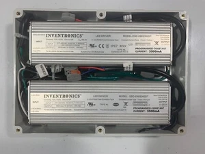 Dos controladores LED de corriente constante ESD-096S360DT Inventronics en gabinete - Imagen 1 de 10