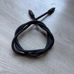 Kabel USB-C Apple Thunderbolt 4 Pro 1m (3 stopy) czarny pleciony MU883AM/A - Zdjęcie 1 z 6