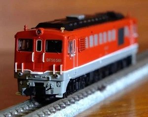 Micro Ace A1386 N gauge JNR DF50-561 diesel locomotive in red/orange livery - Picture 1 of 7