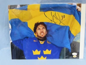 Henrik Lundqvist Signed Team Sweden Gold Medal 11x14 Photo JSA COA - Picture 1 of 5