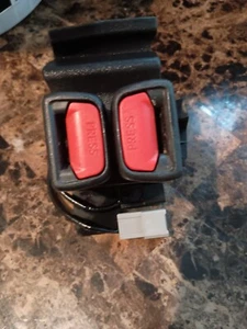 2019 - 2024 TOYOTA RAV4 REAR LEFT DRIVER SIDE SEAT BELT SEATBELT BUCKLE OEM - Picture 1 of 3