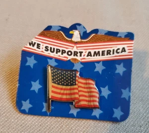 Carta bandiera (Waving) intitolata ""We support America"" spilla novità - Foto 1 di 5