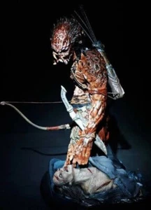 9"Predator on Dead Body Base Bust Sci-Fi Unbuilt Unpainted Resin Model Kit 1/4 - Picture 1 of 2
