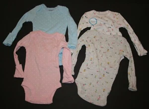 Neu Carter's Mädchen 4er-Pack kleine Blumen Punkte Bodys Neu mit Etikett Neu mit Etikett 3 6 9m 12m 18m 24m - Bild 1 von 5