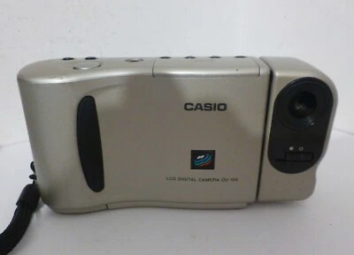 VINTAGE 1990s CASIO QV-10A DIGITAL STILL CAMERA , NO SIGN OF LIFE BUT CLEAN . - Image 1 of 4