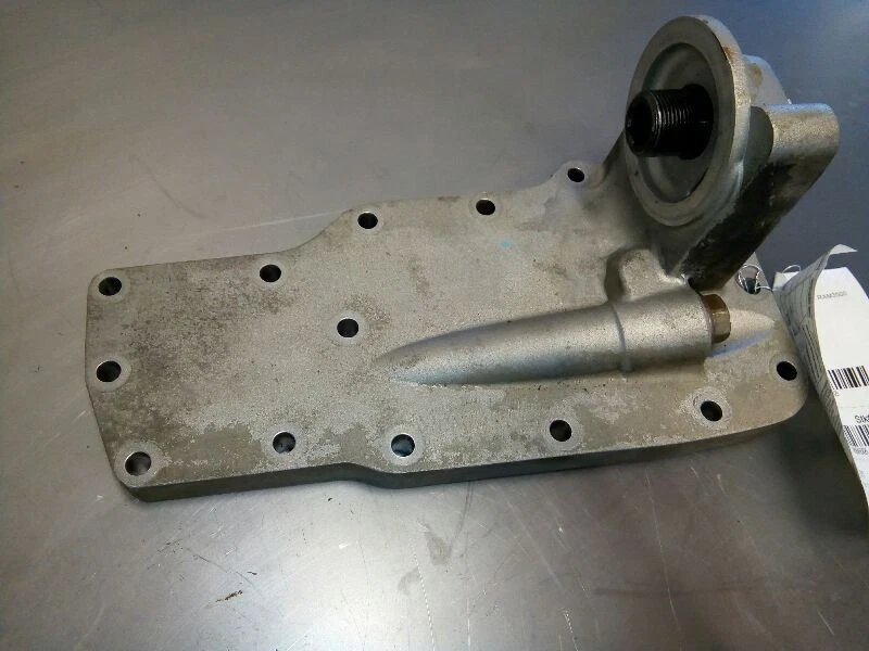 Adaptador de filtro de aceite de 2011 RAM3500 6,7 L turbo diésel 5450425 Foto 1 de 4