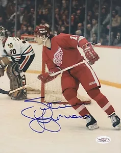 Steve Yzerman signiertes Detroit Red Wings 8 x 10 Foto - JSA #G09746 - Bild 1 von 1