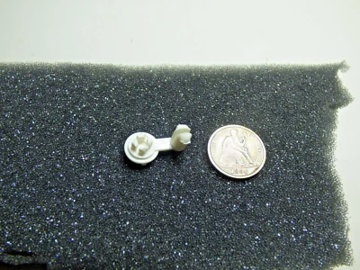 Radio Shack RC TRUCK 4X4 OFF Roader Dash Replacement Part White Power cap.  - Image 1 of 3